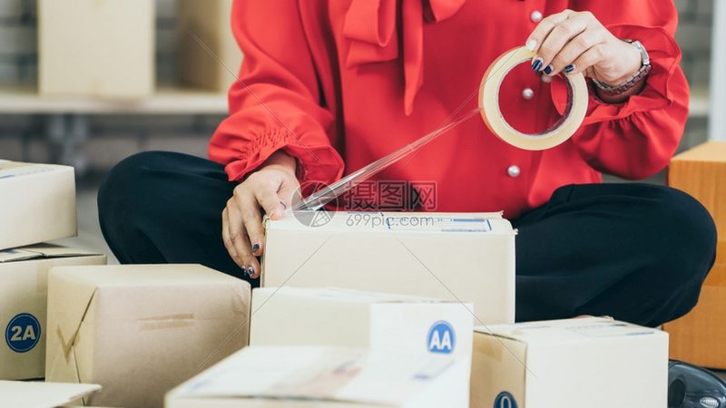 Shopify独立站的定制开发价格，并非一成不变。以下是一些影响价格的因素：